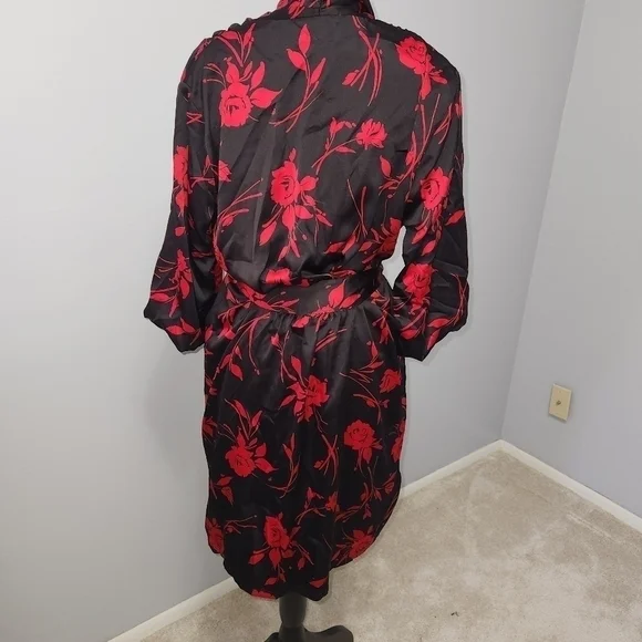 Nottibianche Robe SIZE Small Black & Red Floral EUC - Picture 8 of 13
